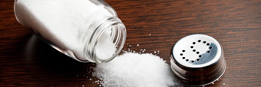 مصرف کم نمک ممکن است خطر حمله قلبی ، سکته مغزی و مرگ را افزایش دهد.