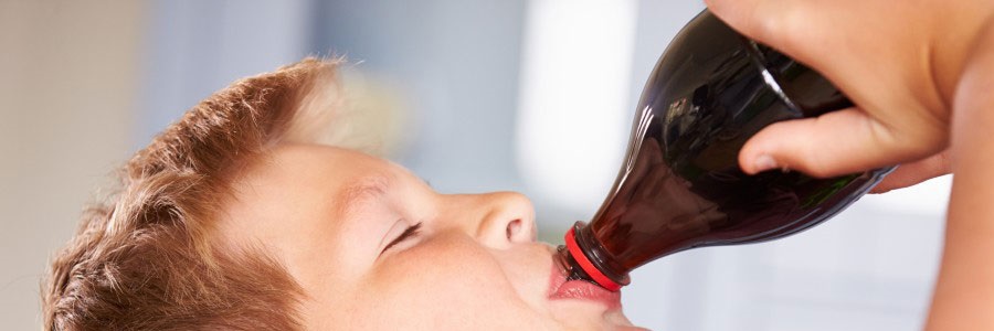 نوشیدنی های شیرین خطر دیابت را افزایش می دهند.