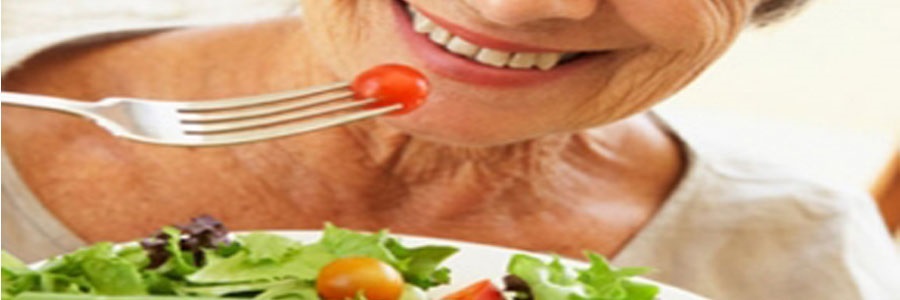 تغذیه مناسب و فعالیت بدنی، ضعف جسمی سالمندان را جبران می کند.